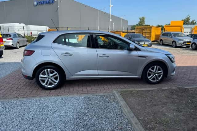 Renault Mégane (2019) thumbnail 4