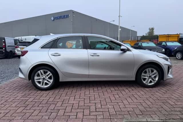 Kia Ceed (2019) thumbnail 4