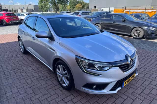 Renault Mégane (2019) thumbnail 3