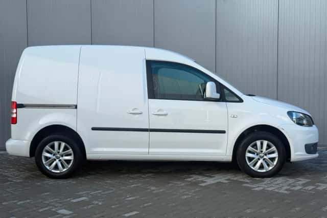 Volkswagen Caddy (2013) thumbnail 2