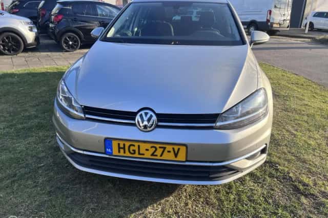 Volkswagen Golf (2017) thumbnail 2