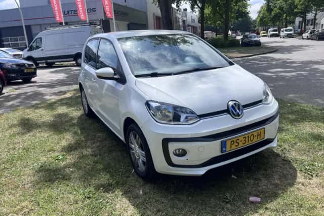 Volkswagen Up! (2017) thumbnail 3