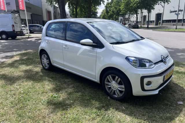 Volkswagen Up! (2017) thumbnail 4