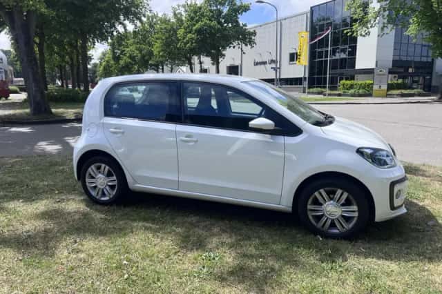 Volkswagen Up! (2017) thumbnail 5