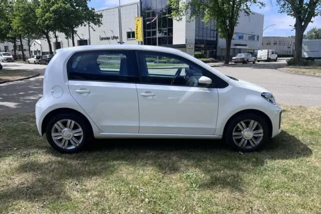 Volkswagen Up! (2017) thumbnail 6
