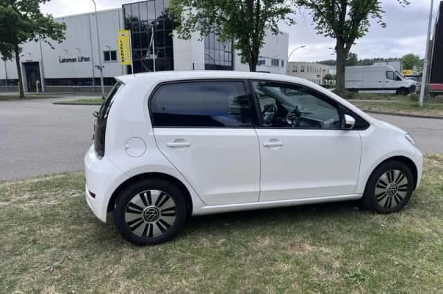 Volkswagen Up! (2017) thumbnail 6