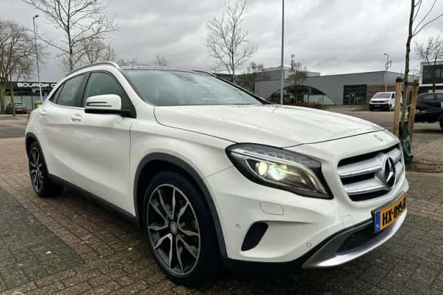 Mercedes-Benz GLA-Klasse (2015) thumbnail 3