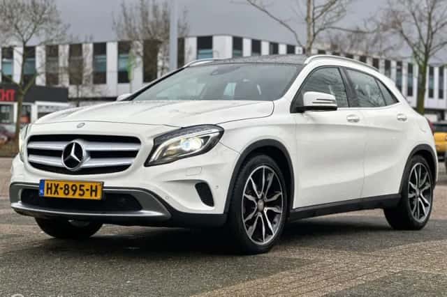 Mercedes-Benz GLA-Klasse (2015) thumbnail 4
