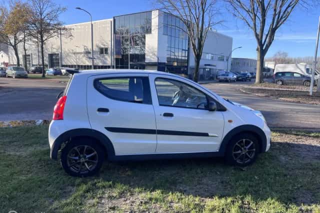 Suzuki Alto (2014) thumbnail 6