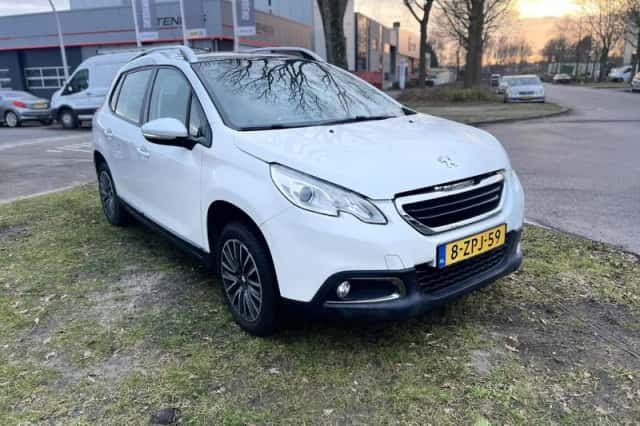 Peugeot 2008 (2015) thumbnail 3