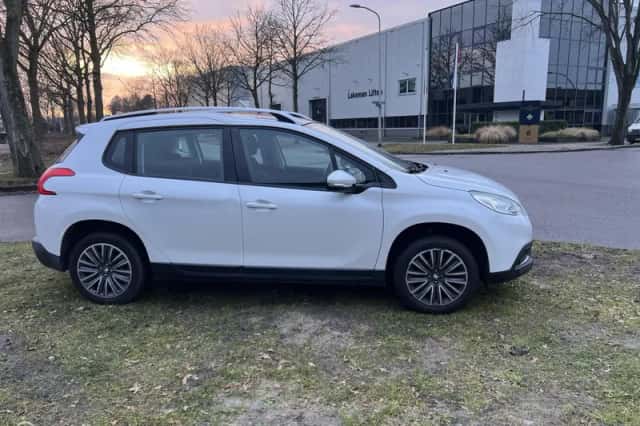 Peugeot 2008 (2015) thumbnail 4