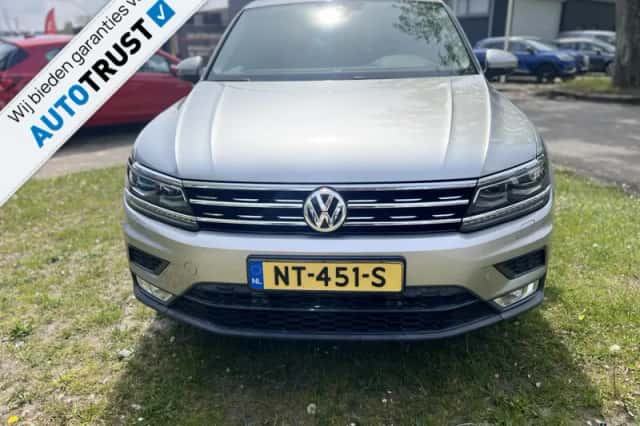 Volkswagen Tiguan (2017) thumbnail 2