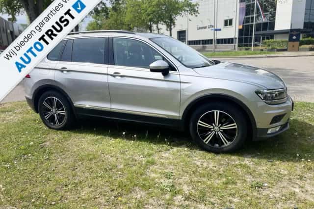 Volkswagen Tiguan (2017) thumbnail 3