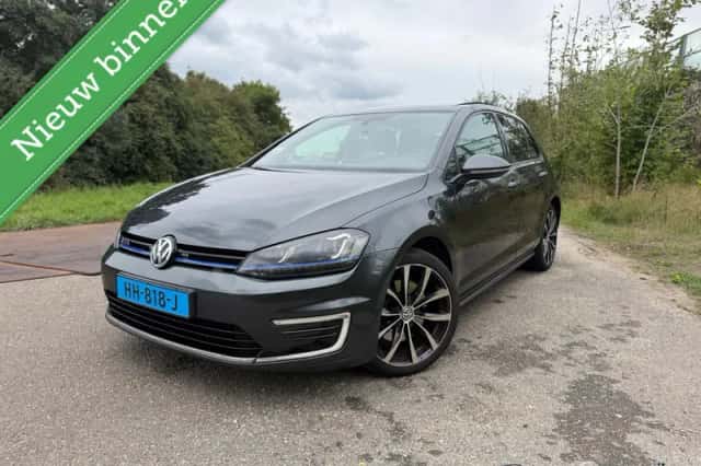 Volkswagen Golf (2015) thumbnail 1
