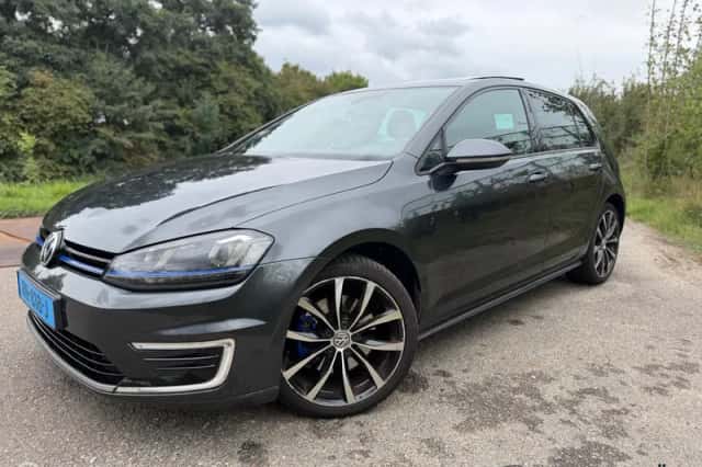 Volkswagen Golf (2015) thumbnail 2