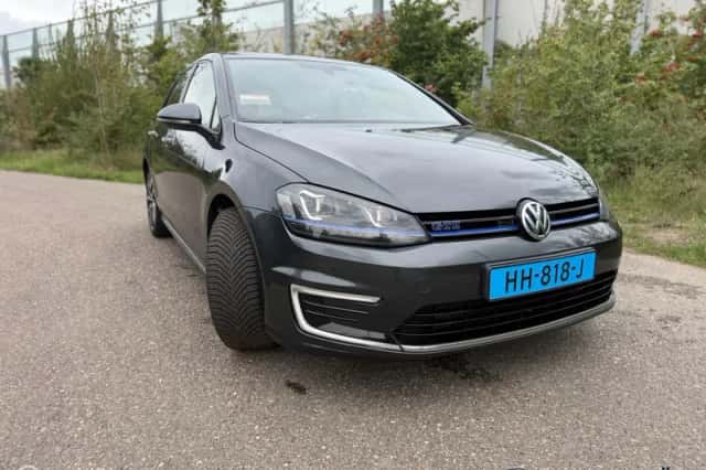 Volkswagen Golf (2015) thumbnail 3