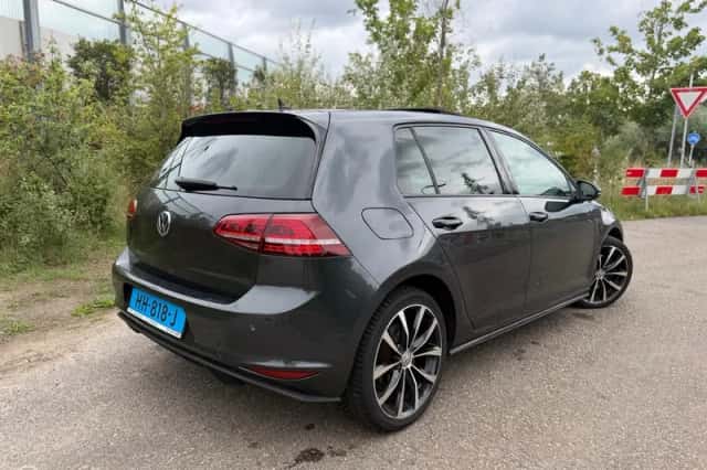 Volkswagen Golf (2015) thumbnail 5