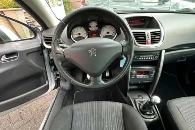Peugeot 207 (2011) thumbnail 4