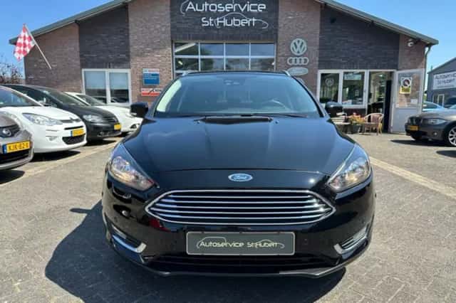 Ford Focus (2018) thumbnail 2