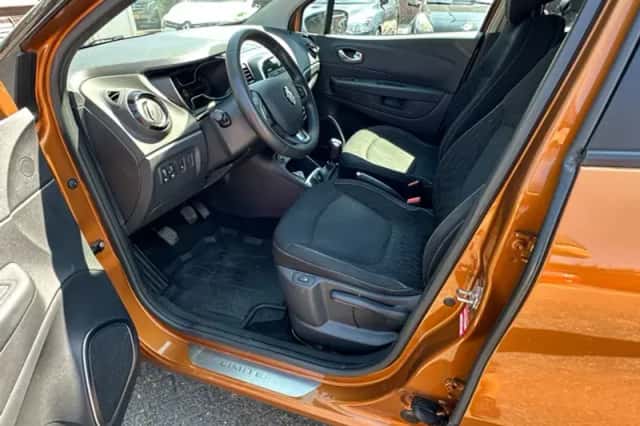 Renault Captur (2020) thumbnail 4