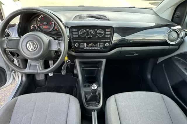 Volkswagen Up! (2016) thumbnail 4