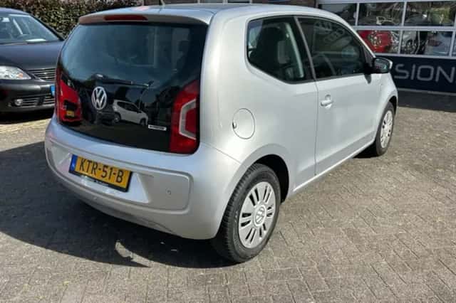 Volkswagen Up! (2016) thumbnail 6
