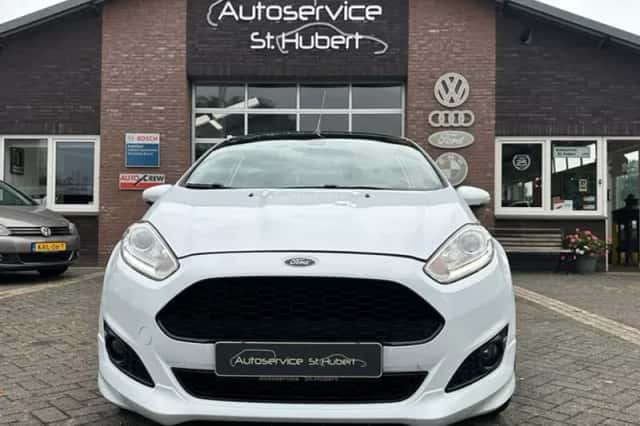 Ford Fiesta (2016) thumbnail 3