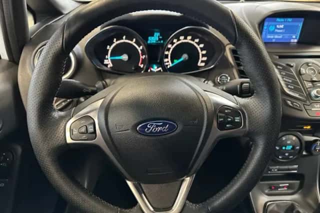 Ford Fiesta (2016) thumbnail 5