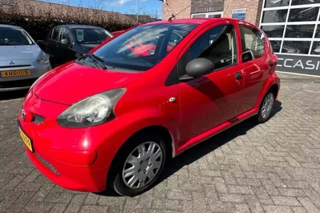 Toyota Aygo (2008) thumbnail 3