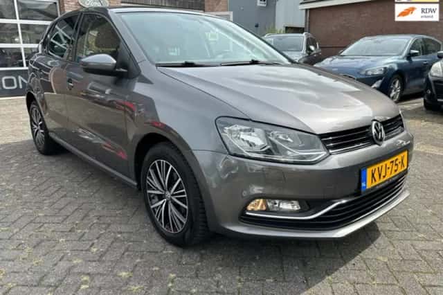 Volkswagen Polo (2016) thumbnail 1
