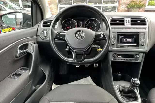 Volkswagen Polo (2016) thumbnail 4