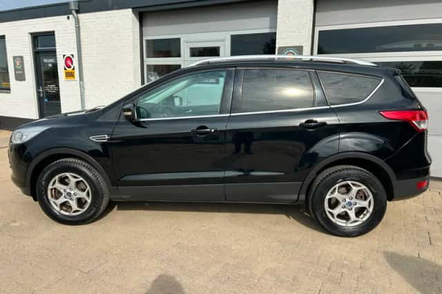 Ford Kuga (2016) thumbnail 3