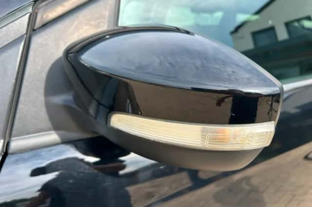 Ford Kuga (2016) thumbnail 5
