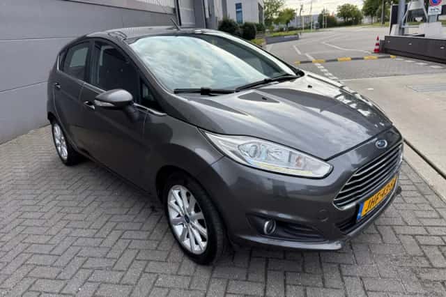 Ford Fiesta (2017) thumbnail 3