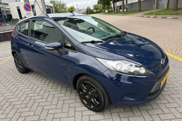 Ford Fiesta (2011) thumbnail 3