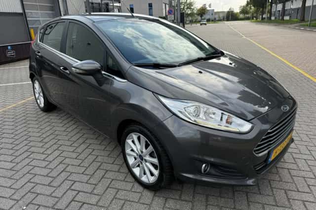 Ford Fiesta (2017) thumbnail 3