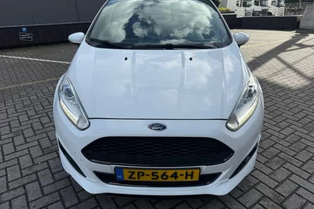 Ford Fiesta (2017) thumbnail 2