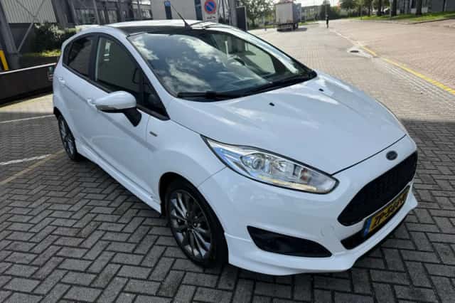 Ford Fiesta (2017) thumbnail 3
