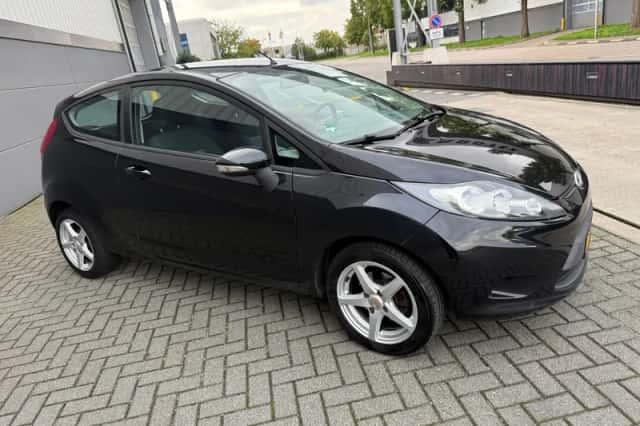 Ford Fiesta (2010) thumbnail 4