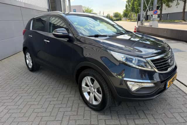 Kia Sportage (2011) thumbnail 3