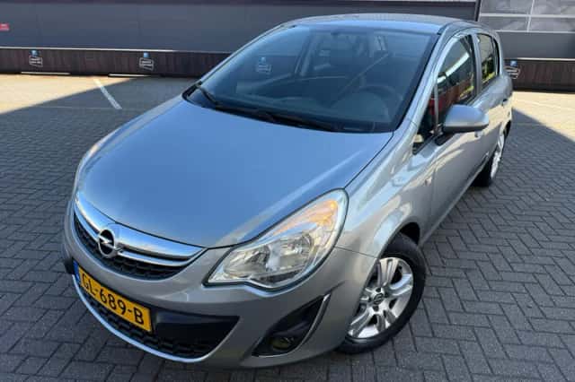Opel Corsa (2012) thumbnail 1