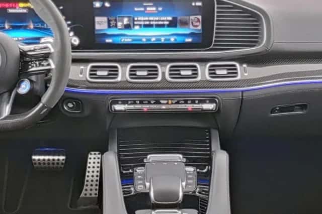 Mercedes-Benz GLE (2025) thumbnail 4