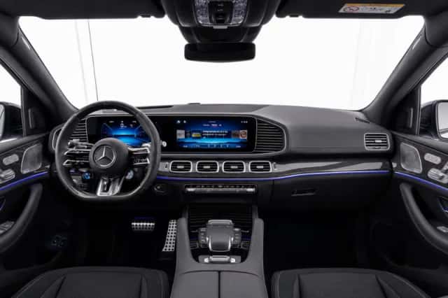 Mercedes-Benz GLE (2025) thumbnail 4