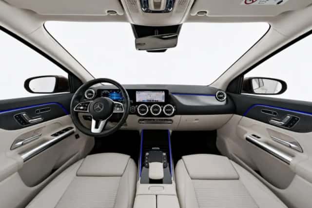Mercedes-Benz GLA (2023) thumbnail 2