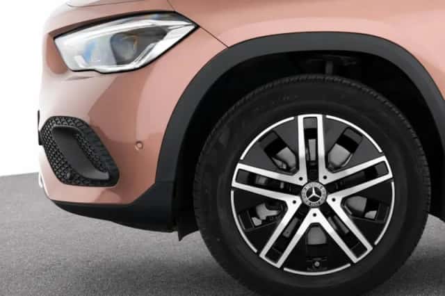 Mercedes-Benz GLA (2023) thumbnail 5