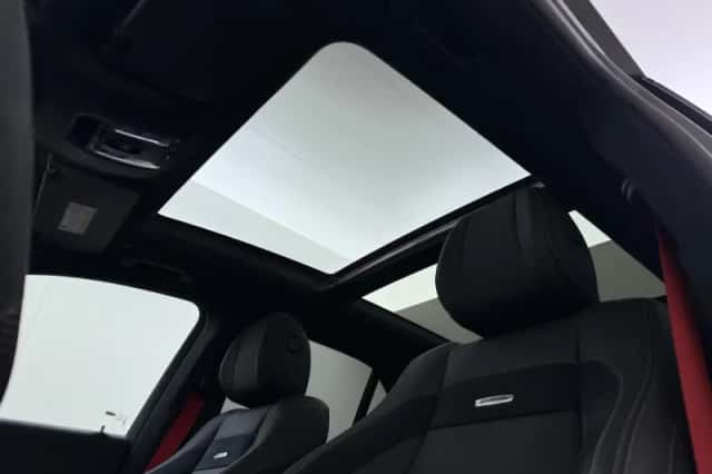 Mercedes-Benz GLE (2025) thumbnail 4