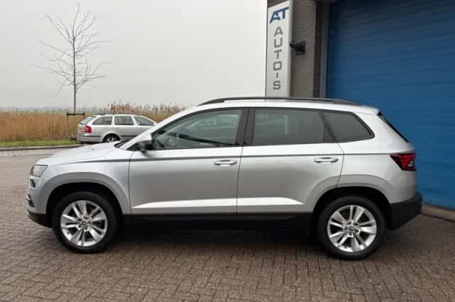 Škoda Karoq (2021) thumbnail 2