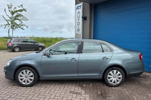 Volkswagen Jetta (2007) thumbnail 2