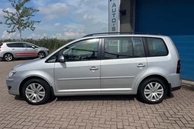 Volkswagen Touran (2008) thumbnail 2
