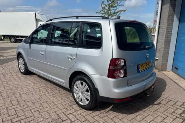 Volkswagen Touran (2008) thumbnail 3